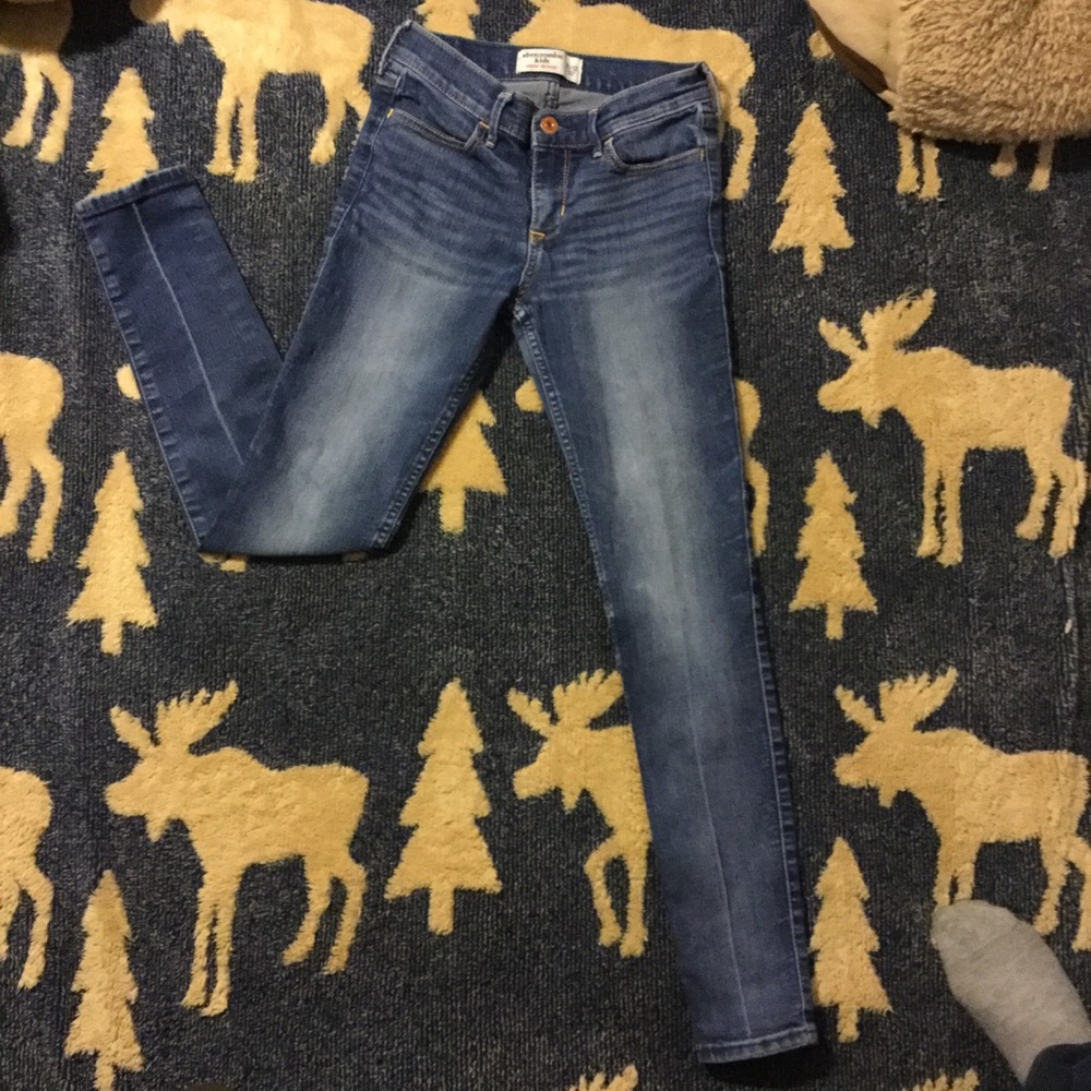 Abercrombie kids 11/12 super skinny jeans.
